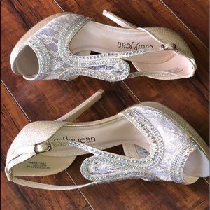 Cathy Jean Gold Lace& Sparkle Heels Size 9